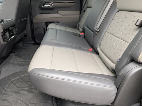 Used 2023 Chevrolet Silverado 1500 ZR2 w/ Technology Package image 9