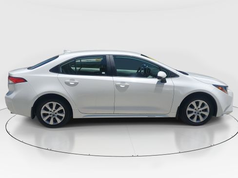 Certified 2025 Toyota Corolla LE FWD image 2