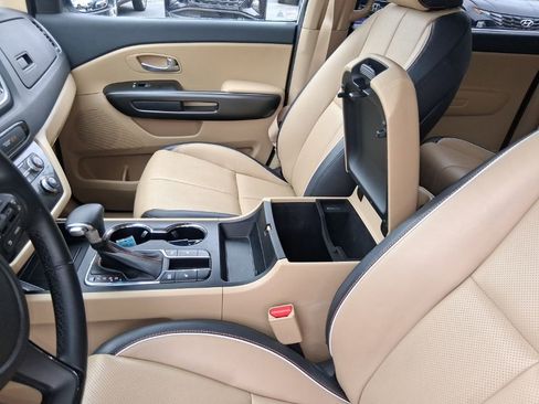 Used 2019 Kia Sedona EX image 12