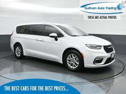 Used 2023 Chrysler Pacifica Touring-L