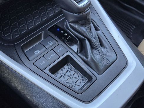 Used 2023 Toyota RAV4 XLE Premium image 28