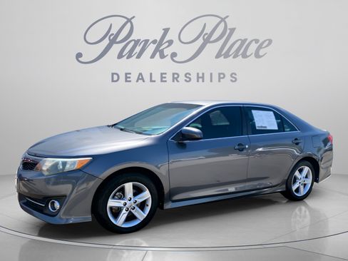 Used 2013 Toyota Camry SE FWD image 1
