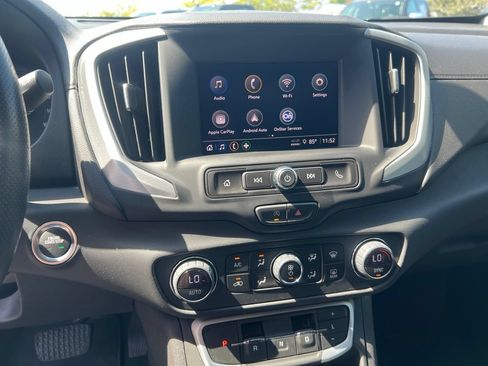 Used 2024 GMC Terrain SLE w/ Driver Convenience Package FWD image 13