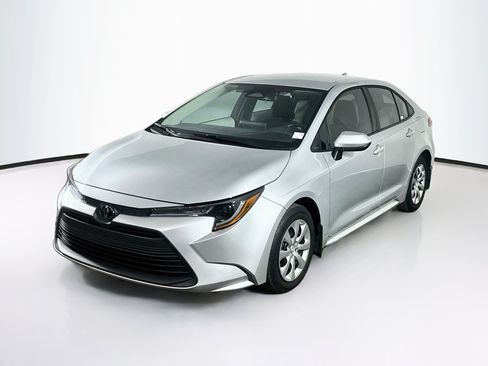 Used 2026 Toyota Corolla LE FWD image 3
