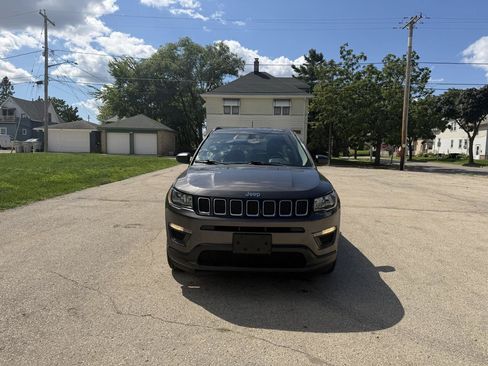 Used 2018 Jeep Compass Sport w/ Tech Group AWD/4WD image 2