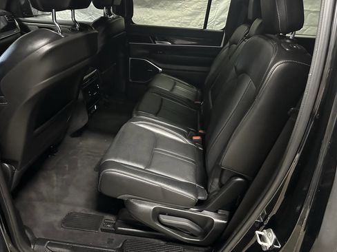 Used 2022 Jeep Wagoneer Series II AWD/4WD image 14