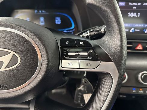 Used 2025 Hyundai Elantra SE FWD image 25