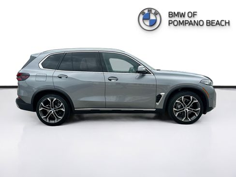 Used 2024 BMW X5 sDrive40i w/ Parking Assistance Package image 8