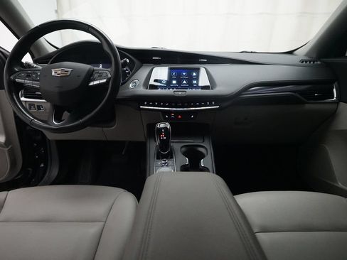 Used 2022 Cadillac XT4 Luxury w/ Cold Weather Package AWD/4WD image 5