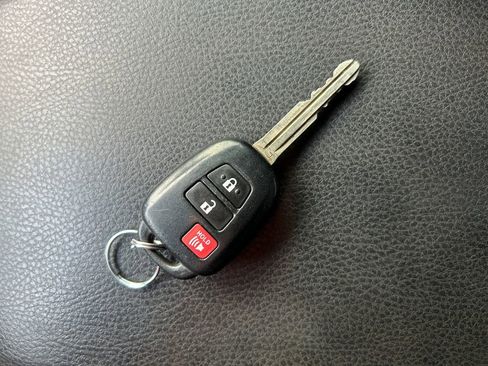 Used 2021 Toyota Tacoma image 33