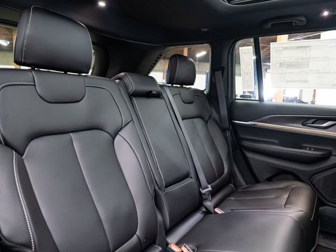 New 2025 Jeep Grand Cherokee Limited w/ Trailer Tow Package image 29