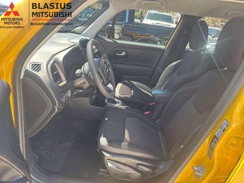 Used 2023 Jeep Renegade Latitude AWD/4WD image 23