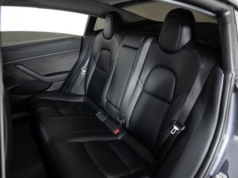 Used 2021 Tesla Model 3 Standard Range image 17