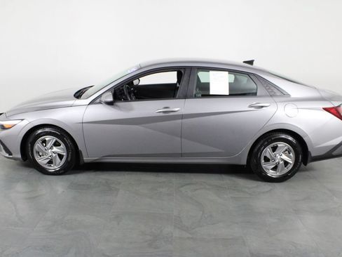 Certified 2025 Hyundai Elantra SE FWD image 14