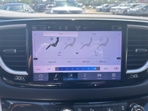 Used 2022 Chrysler Pacifica Touring-L image 13