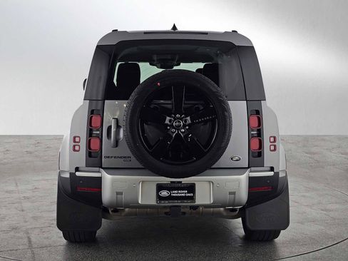 Used 2023 Land Rover Defender 110 SE image 4
