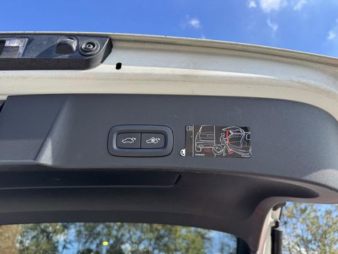 Used 2021 Volvo XC40 T5 R-Design w/ Advanced Package image 25