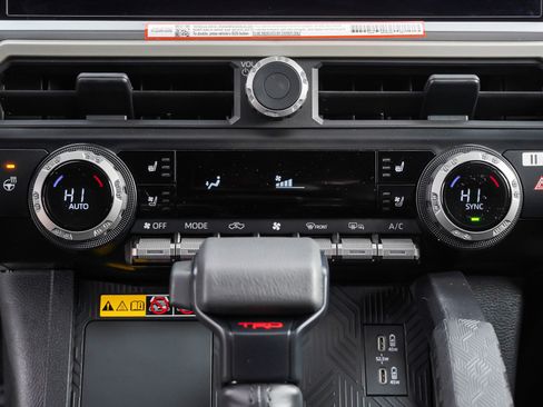 Used 2025 Toyota Tacoma TRD Off-Road image 36