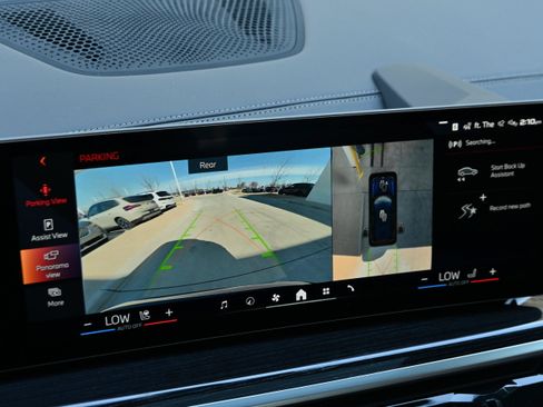 Used 2026 BMW X7 M60i AWD/4WD image 16