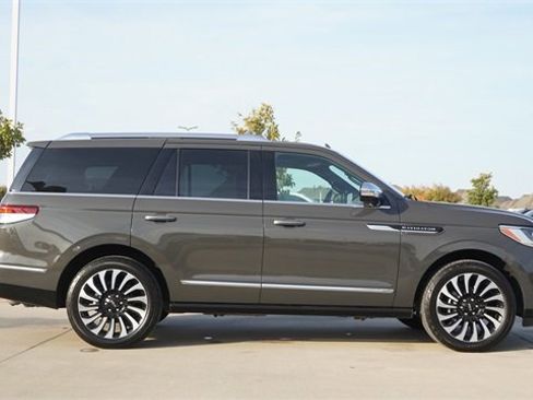 Used 2023 Lincoln Navigator Black Label image 10