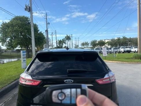 Used 2019 Ford Edge Titanium FWD image 4