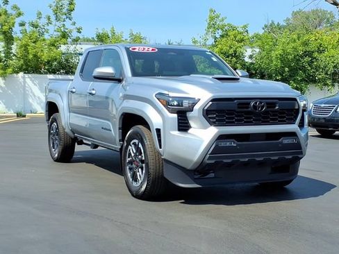Used 2024 Toyota Tacoma TRD Sport w/ TRD Sport Upgrade Package AWD/4WD image 3