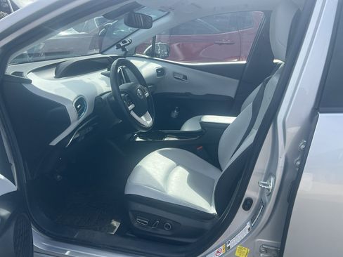 Used 2018 Toyota Prius Four w/ Advanced Technology Package image 3