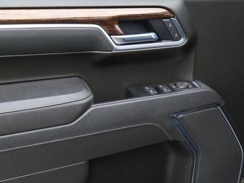 Used 2025 GMC Sierra 1500 Elevation image 16