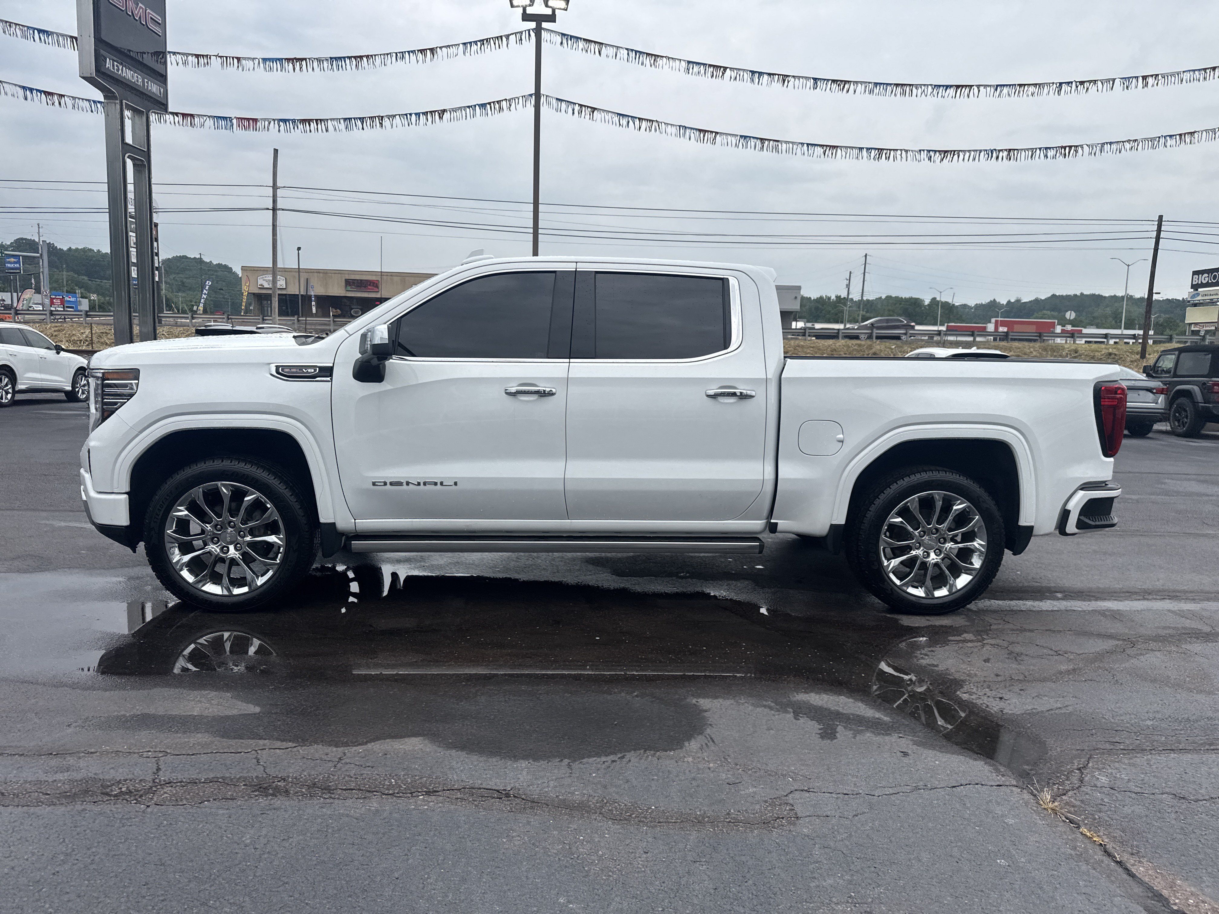 Used 2024 GMC Sierra 1500 Denali w/ Denali Reserve Package AWD/4WD image 7