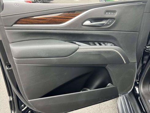 Used 2021 Cadillac Escalade Premium Luxury AWD/4WD image 18