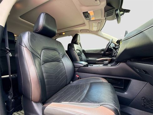 Used 2022 Nissan Pathfinder Platinum w/ Cargo Package image 32