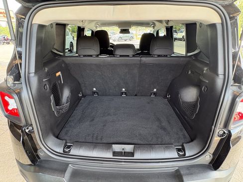 Used 2019 Jeep Renegade Latitude FWD image 28
