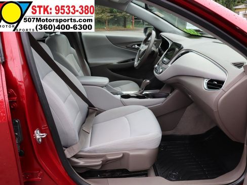 Used 2017 Chevrolet Malibu LT FWD image 21