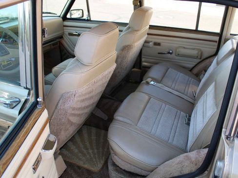 Used 1990 Jeep Grand Wagoneer image 26