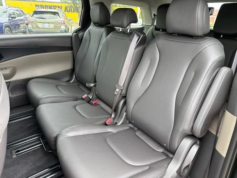 New 2026 Kia Carnival FWD image 21