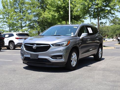 Used 2021 Buick Enclave Essence w/ Sound and Sites Package AWD/4WD image 5