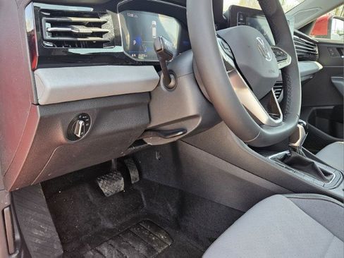 Used 2025 Volkswagen Jetta SE w/ Sunroof Package image 30