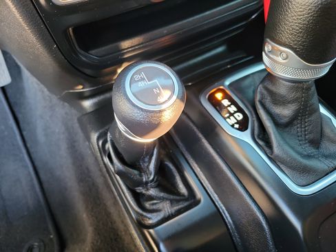 Used 2021 Jeep Gladiator Sport image 12