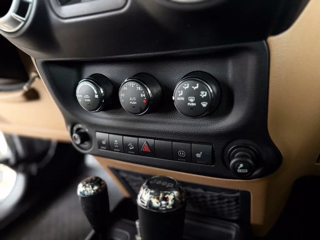 Used 2011 Jeep Wrangler Unlimited Rubicon w/ Dual Top Group AWD/4WD image 47