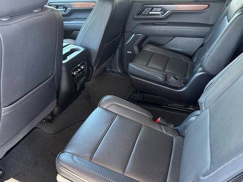 Used 2025 GMC Yukon Denali AWD/4WD image 6