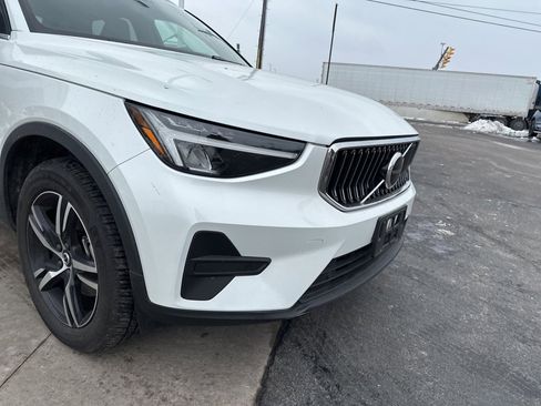 Certified 2025 Volvo XC40 B5 Core image 12