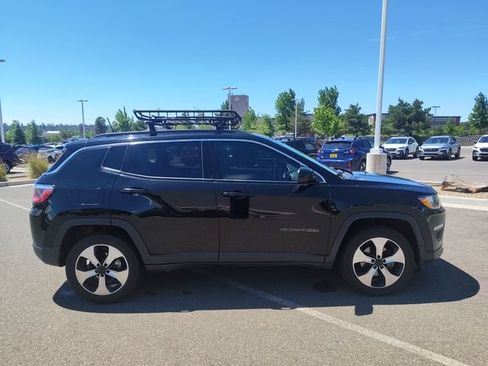 Used 2018 Jeep Compass Latitude w/ Popular Equipment Group AWD/4WD image 2