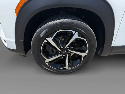 Used 2023 Chevrolet TrailBlazer RS w/ Convenience Package AWD/4WD image 9