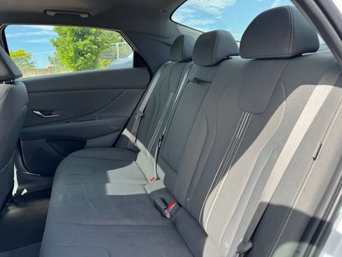 Used 2025 Hyundai Elantra SEL FWD image 8