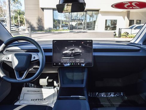 Used 2025 Tesla Model 3 Long Range image 10