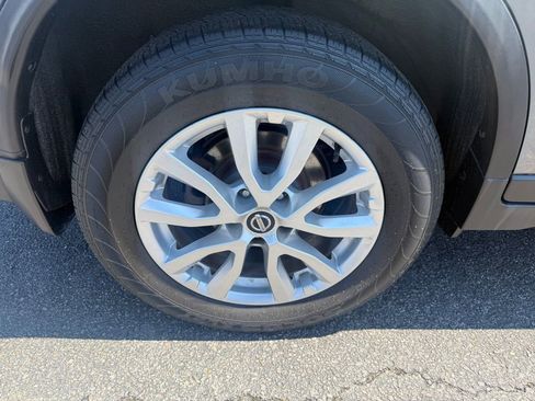 Used 2017 Nissan Rogue SV AWD/4WD image 29