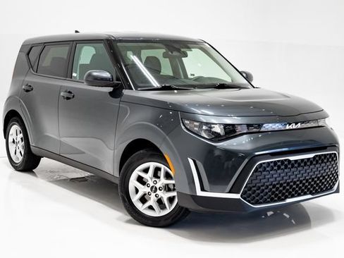 Used 2025 Kia Soul LX w/ LX Technology Package FWD image 6