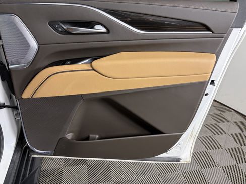 Certified 2024 Cadillac Escalade ESV Premium Luxury w/ Performance Package image 43