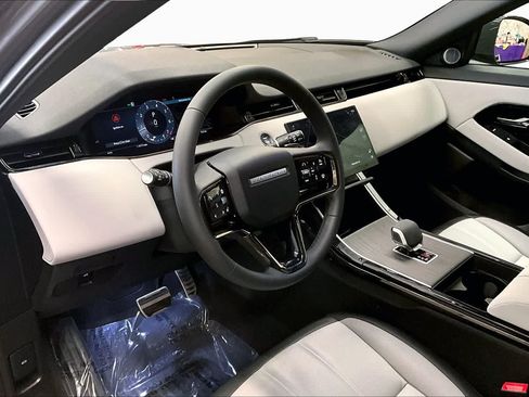 Used 2026 Land Rover Range Rover Evoque Dynamic SE AWD/4WD image 34