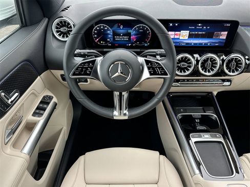 New 2025 Mercedes-Benz GLA 250 image 15